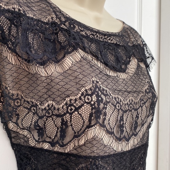 Ann Taylor Black Scalloped Lace Top With Tan Underlay Women’s Size XS - Picture 2 of 14